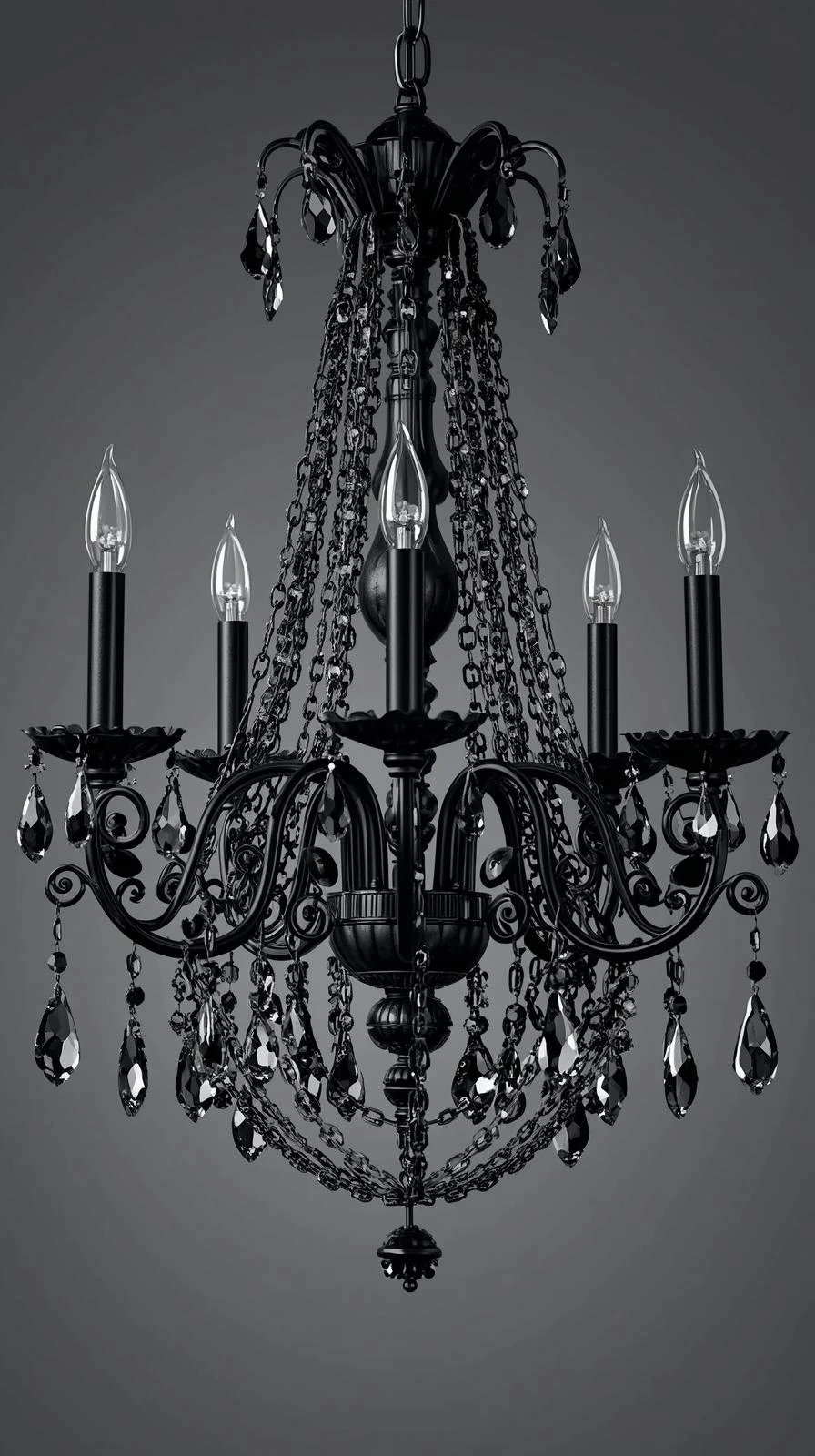 Un lustre baroque classique avec pampilles, volutes et bras multiples, entièrement revisité en noir mat et cristaux noirs.